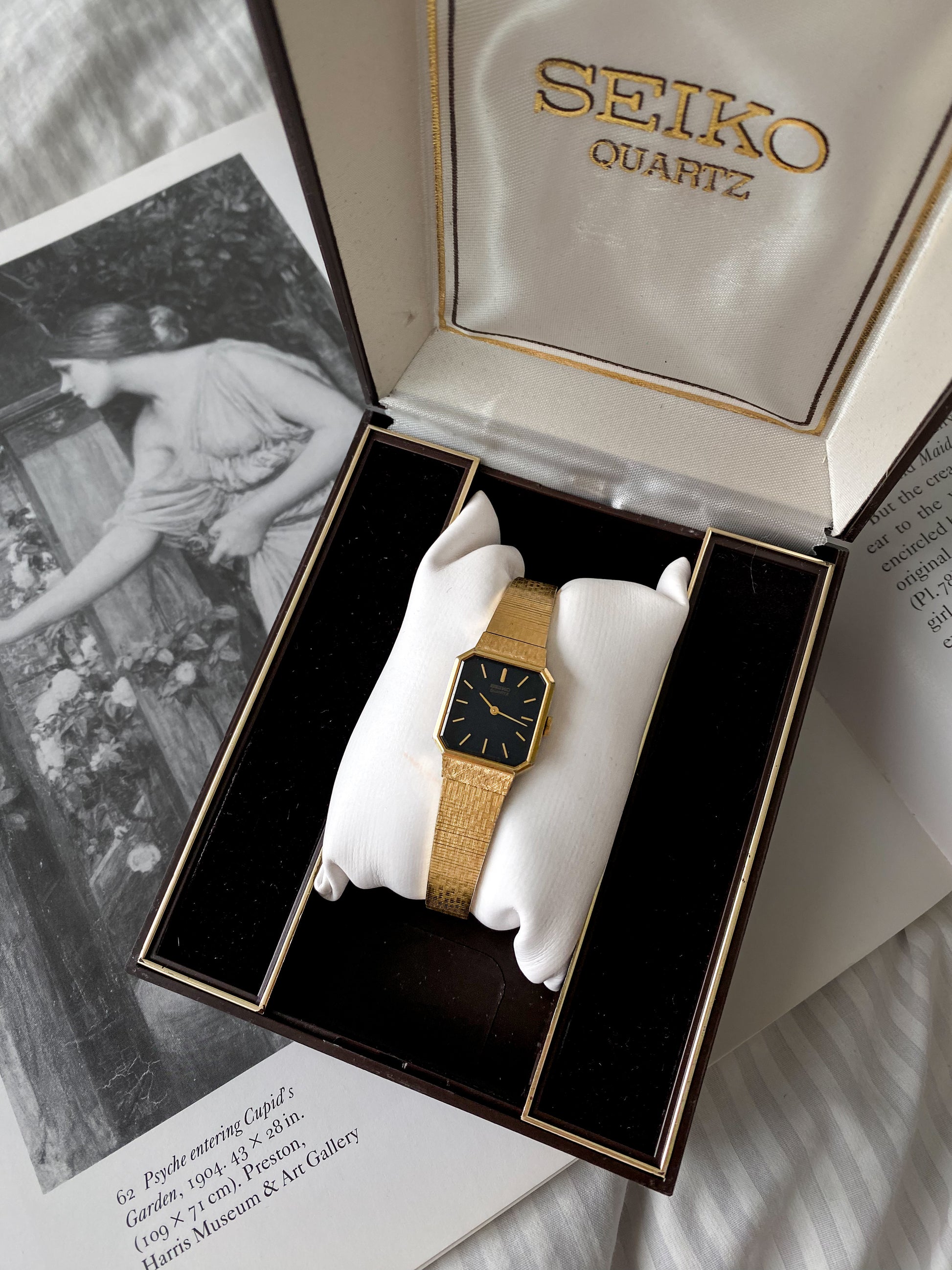Gold Tone Seiko 1400 - 5490 Vintage Ladies Watch from the 1980s
