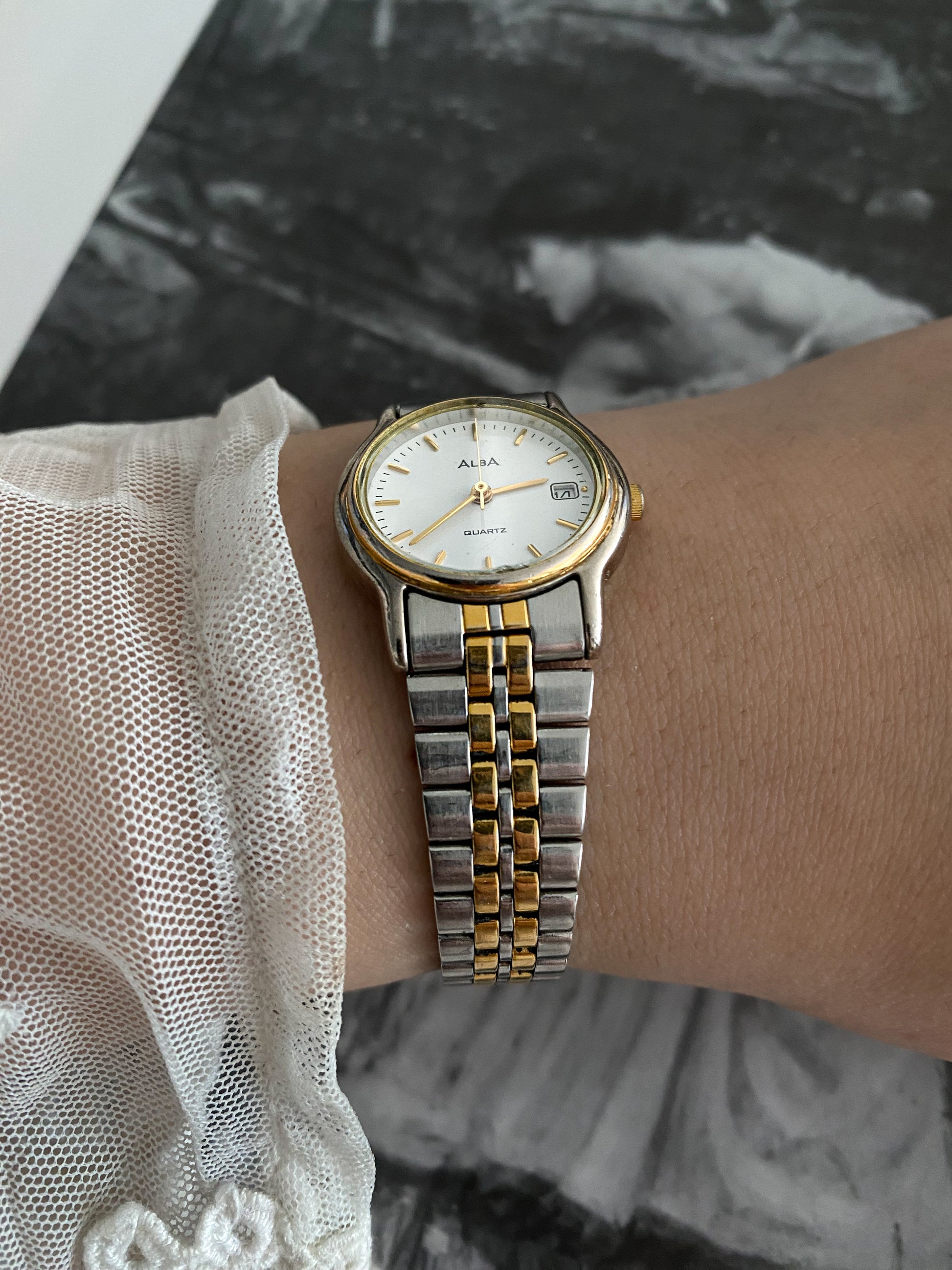 Gorgeous Simple Tow tone Vintage Alba Ladies Watch