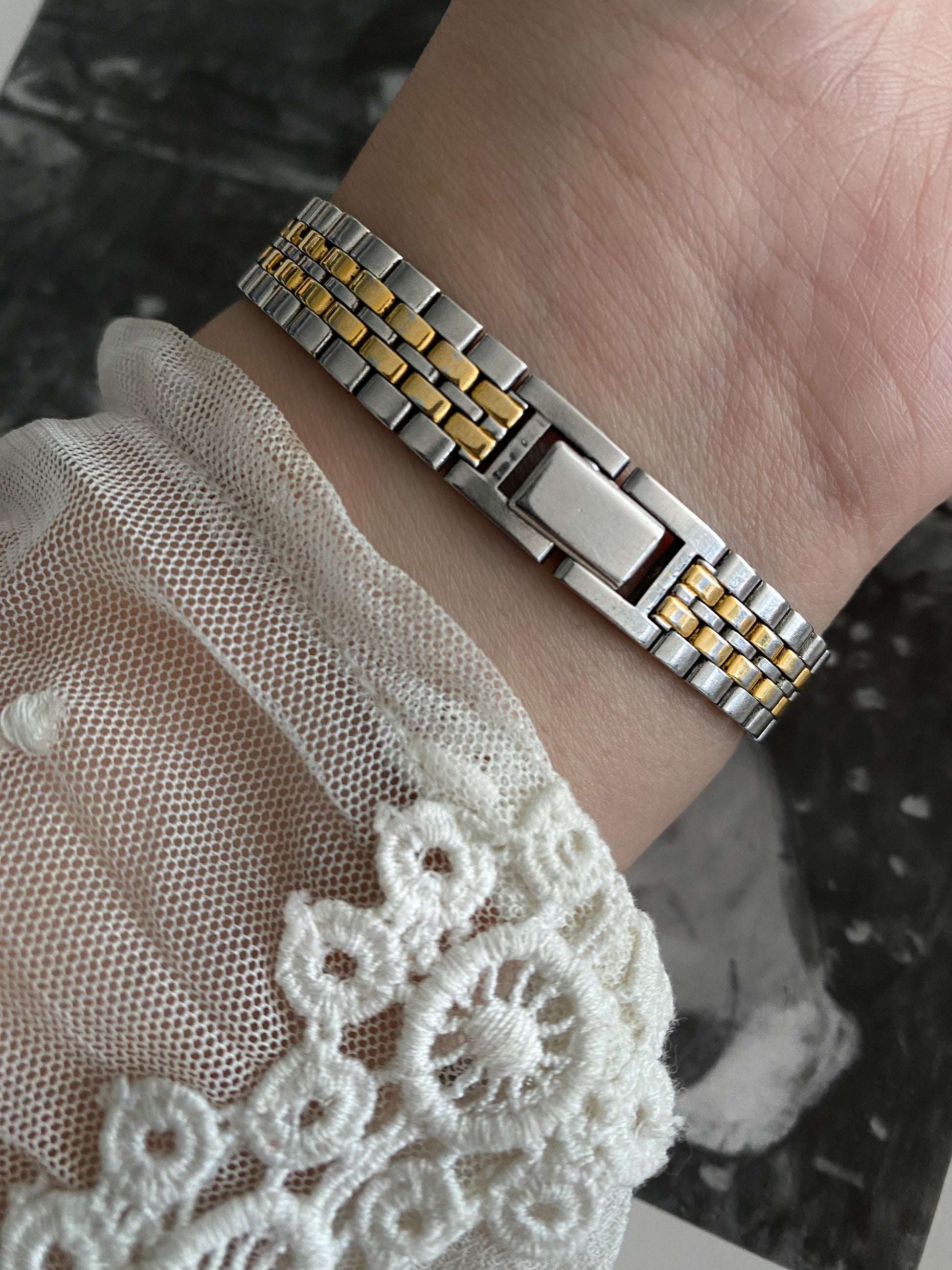 Gorgeous Simple Tow tone Vintage Alba Ladies Watch