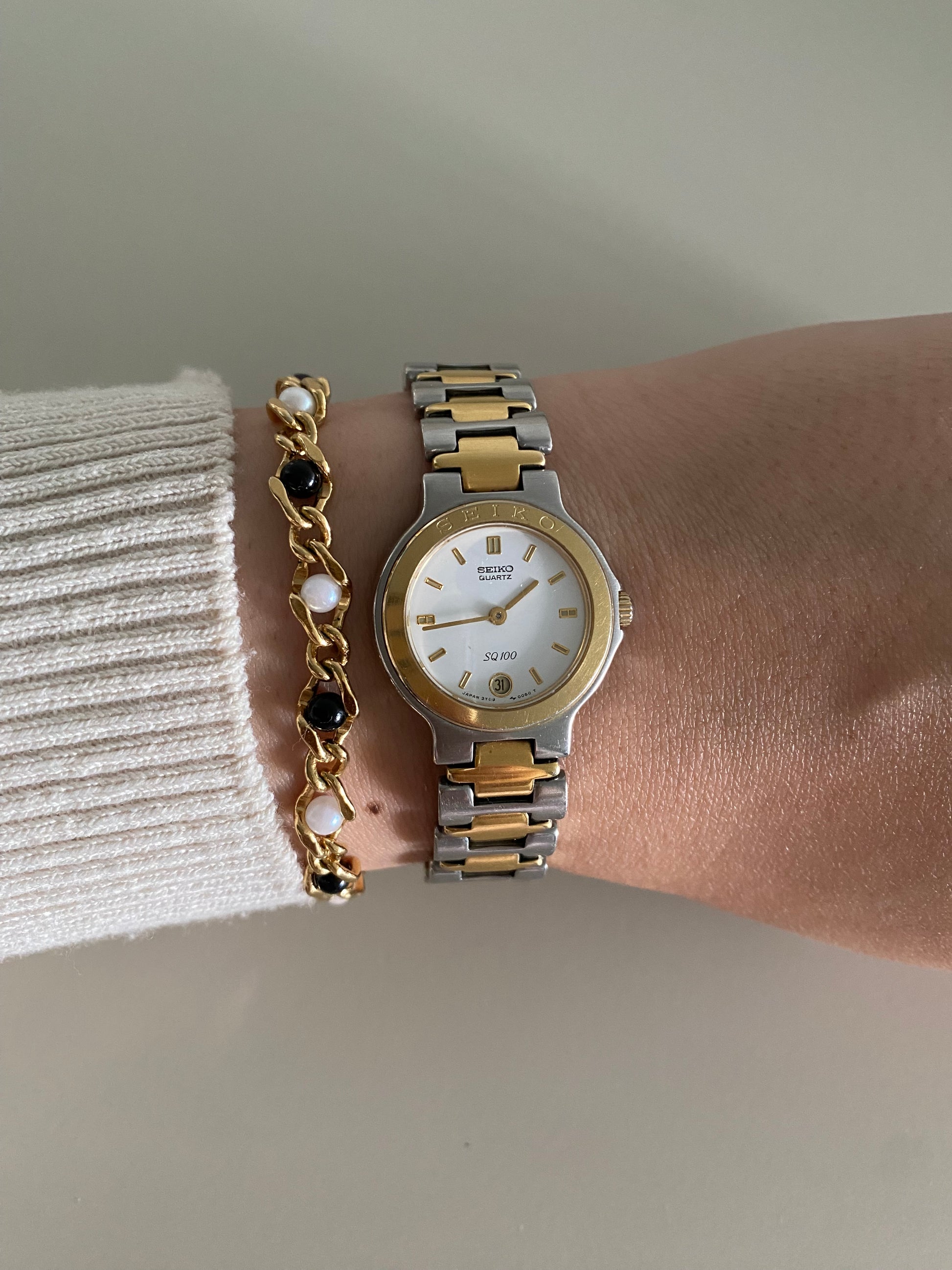 Beautiful Vintage 1989 Two tone Seiko SQ100 Ladies watch