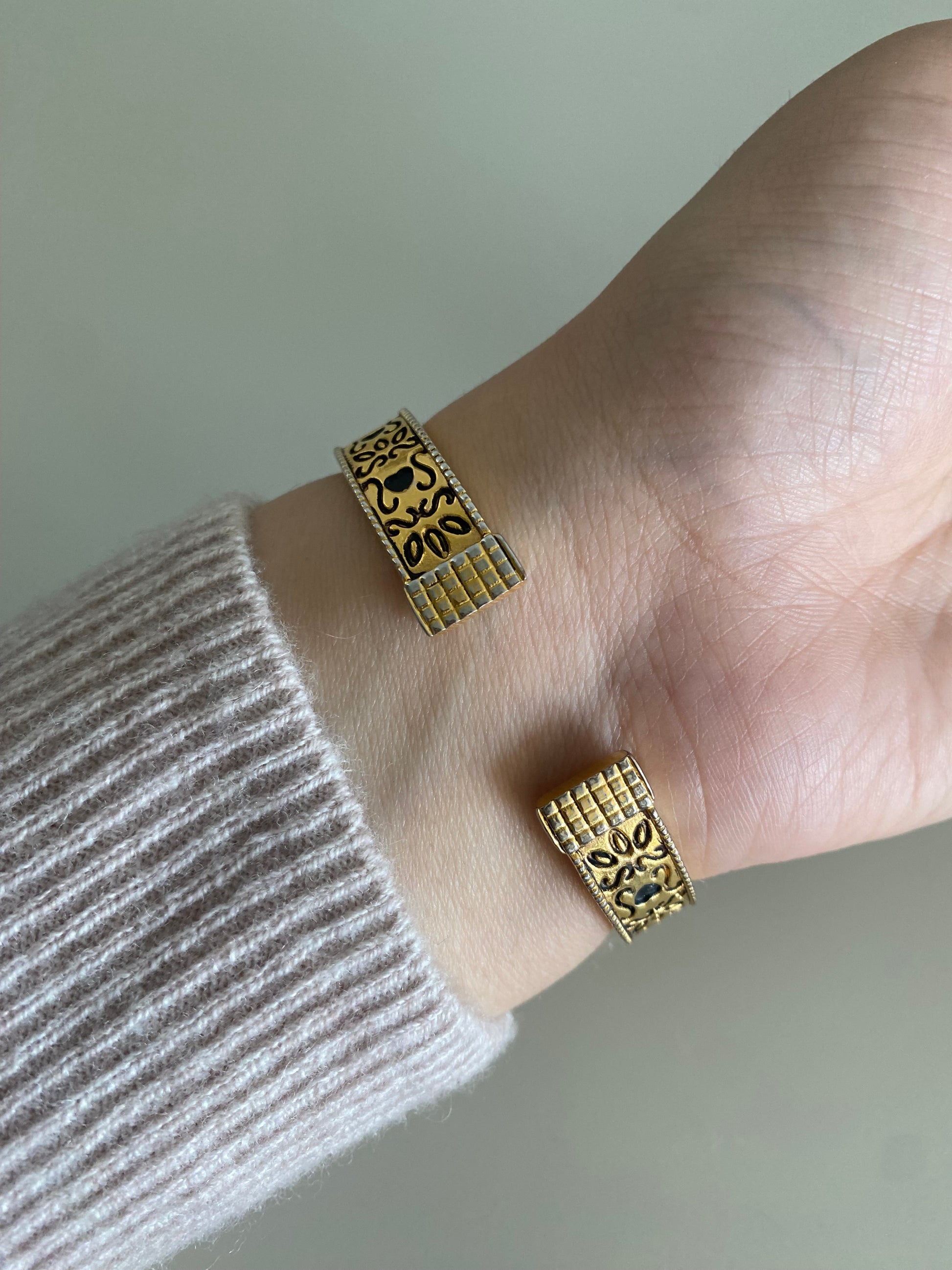 Vintage Gold Tone Claddagh Ladies cuff bracelet Watch