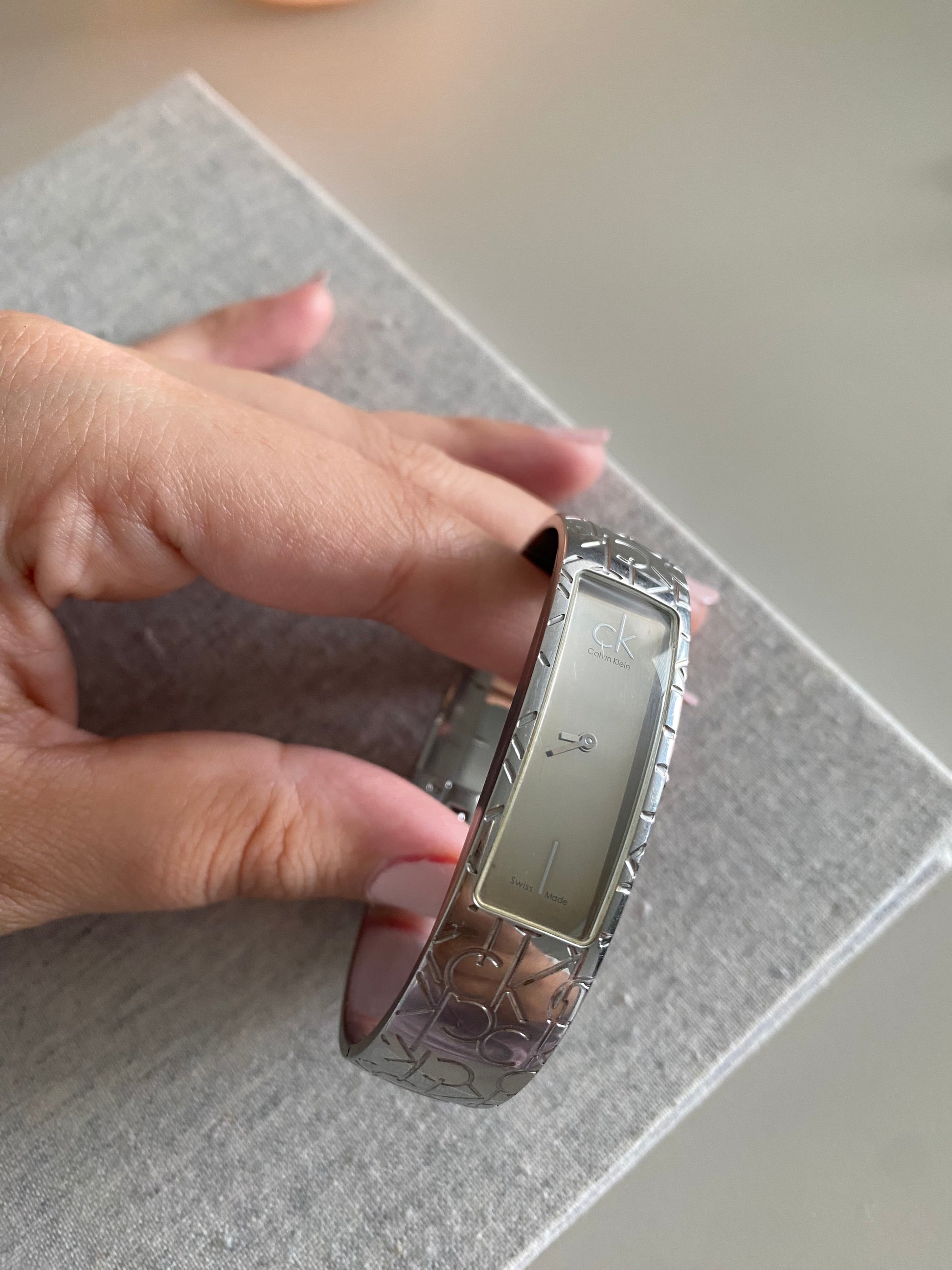Vintage Silver Tone Calvin Klein K5023126  Ladies Bangle Watch